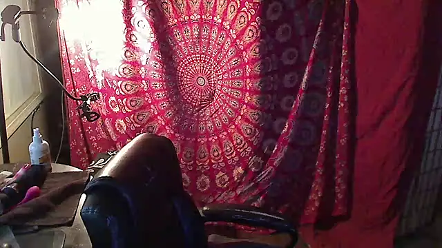 Snapshot of Ireallysquirt chatting on March 21, 1:02 am Ireallysquirt online show from March 21, 1:02 am