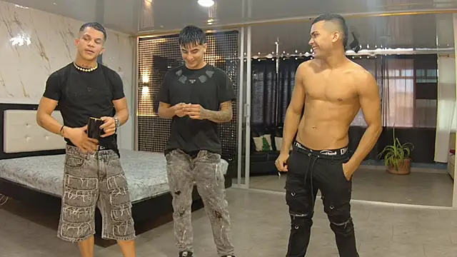 Snapshot of Boysgang_sex chatting on June 19, 11:27 am Boysgang sex online show from June 19, 11:27 am
