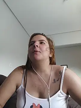 Snapshot of Bruninha_Hot10 chatting on June 18, 7:08 pm Bruninha Hot10 online show from June 18, 7:08 pm