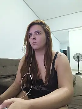 Snapshot of Bruninha_Hot10 chatting on June 7, 6:40 am Bruninha Hot10 online show from June 7, 6:40 am