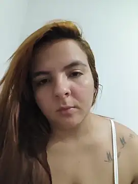 Snapshot of Bruninha_Hot10 chatting on June 5, 12:04 am Bruninha Hot10 online show from June 5, 12:04 am
