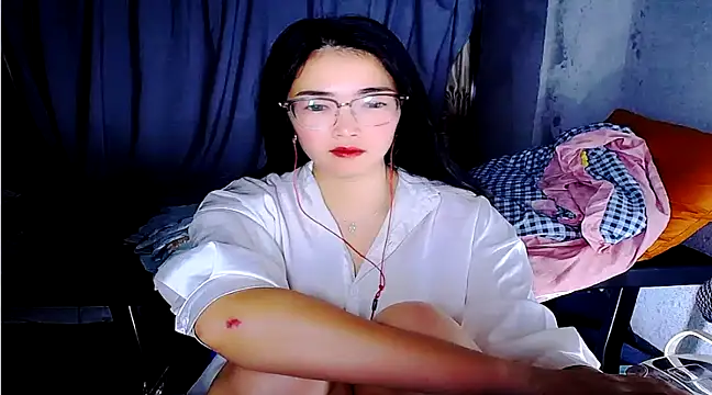 Snapshot of Floor_oo chatting on February 5, 8:57 pm Floor oo online show from February 5, 8:57 pm