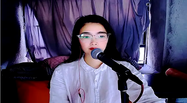 Snapshot of Floor_oo chatting on February 26, 9:33 am Floor oo online show from February 26, 9:33 am