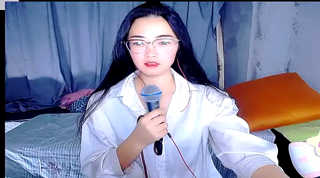 Snapshot of Floor_oo chatting on January 11, 11:45 am Floor oo online show from January 11, 11:45 am