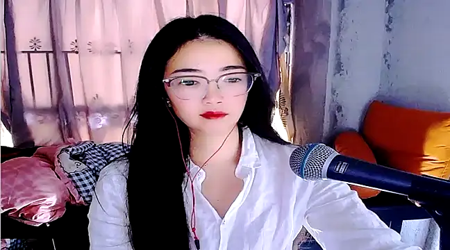 Snapshot of Floor_oo chatting on February 21, 3:56 am Floor oo online show from February 21, 3:56 am