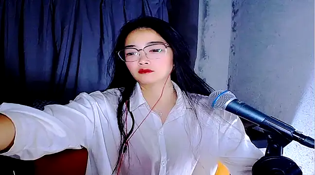 Snapshot of Floor_oo chatting on February 6, 10:32 pm Floor oo online show from February 6, 10:32 pm