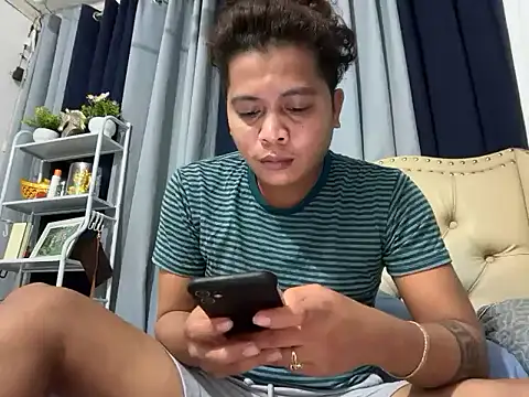 Snapshot of asian_sweetboy chatting on February 19, 10:01 am asian sweetboy online show from February 19, 10:01 am