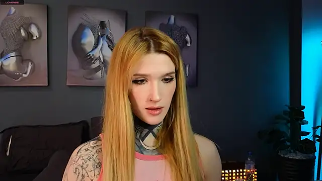 SophieInkk online show from March 9, 7:59 pm