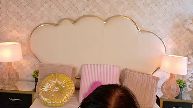MayraVegas online show from May 27, 1:51 pm
