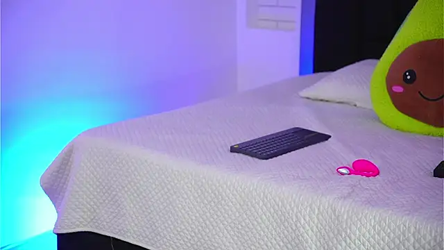 Marianamonroe  online show from February 9, 7:01 pm