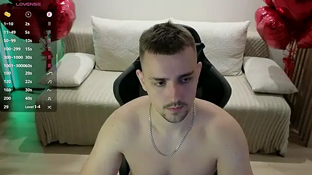 Larstar01 online show from October 6, 7:25 pm