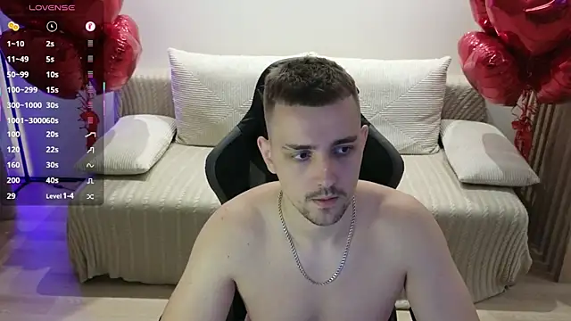 Larstar01 online show from October 5, 8:10 pm