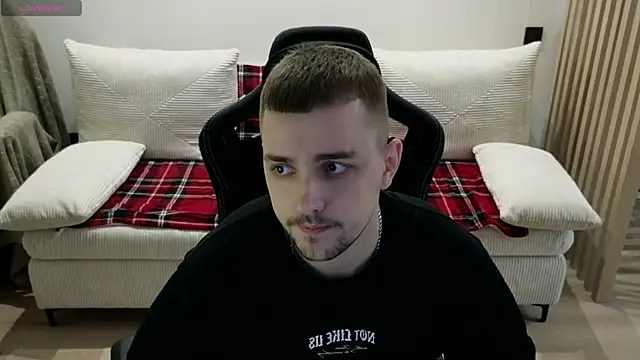 Larstar01 online show from February 8, 4:37 pm