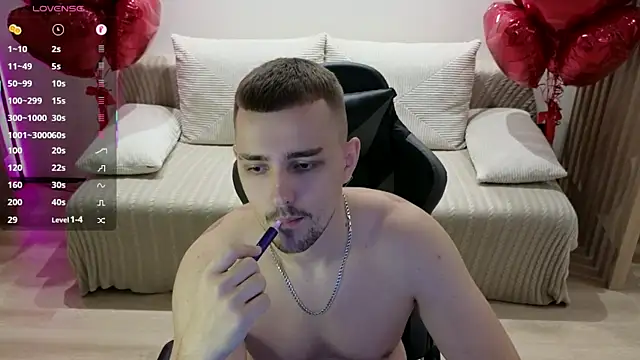 Larstar01 online show from October 8, 8:09 pm