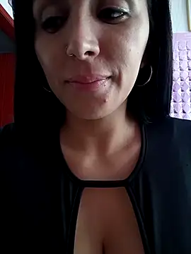 Snapshot of tiffani__love chatting on November 25, 8:31 pm tiffani love online show from November 25, 8:31 pm