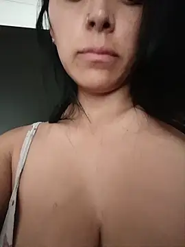 Snapshot of tiffani__love chatting on May 30, 3:39 pm tiffani love online show from May 30, 3:39 pm