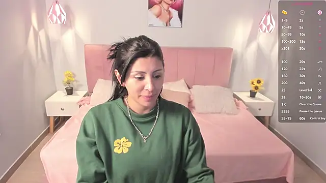 Snapshot of tiffani__love chatting on March 17, 1:39 pm tiffani love online show from March 17, 1:39 pm