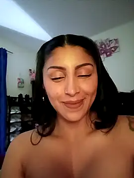 Snapshot of tiffani__love chatting on September 22, 2:50 am tiffani love online show from September 22, 2:50 am