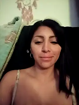 Snapshot of tiffani__love chatting on December 14, 9:04 am tiffani love online show from December 14, 9:04 am