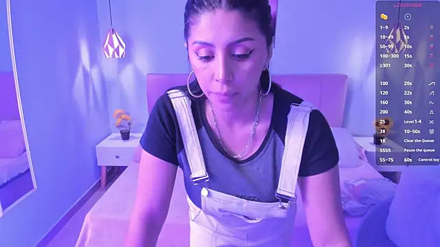 Snapshot of tiffani__love chatting on March 12, 12:26 pm tiffani love online show from March 12, 12:26 pm