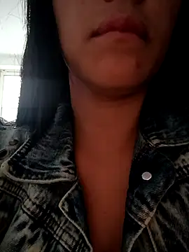 Snapshot of tiffani__love chatting on November 28, 9:04 pm tiffani love online show from November 28, 9:04 pm