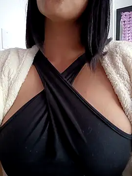 Snapshot of tiffani__love chatting on October 29, 6:40 pm tiffani love online show from October 29, 6:40 pm