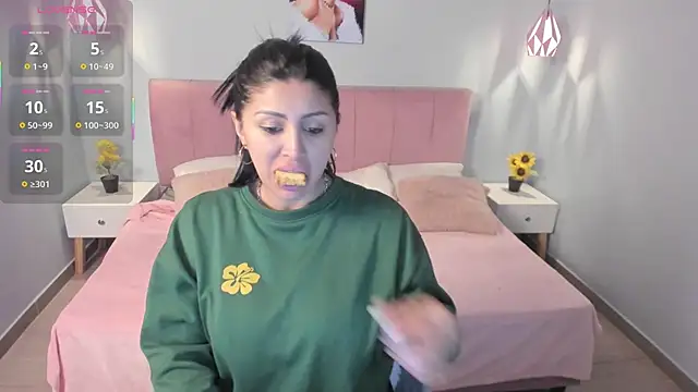 Snapshot of tiffani__love chatting on March 22, 12:04 pm tiffani love online show from March 22, 12:04 pm
