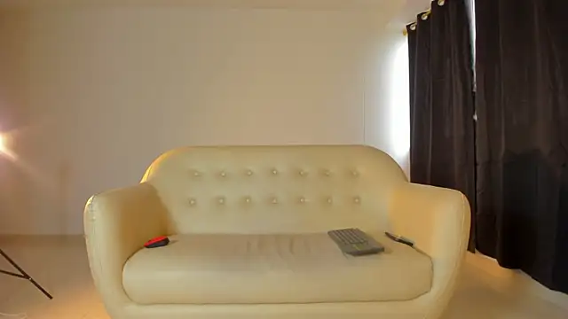 Emi latingirl online show from December 19, 9:28 pm