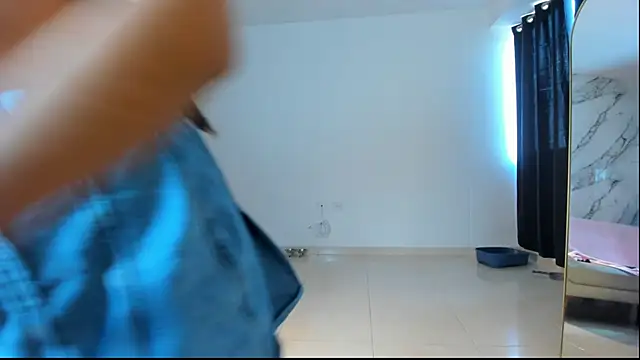 Emi latingirl online show from March 16, 8:11 pm