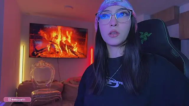 MarianaBranzz online show from March 18, 7:15 pm