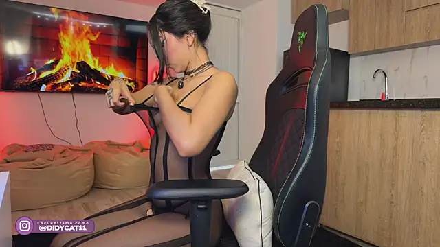 MarianaBranzz online show from March 31, 3:25 pm