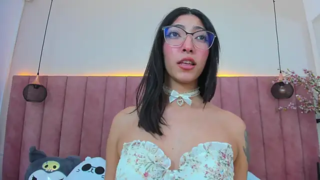 MarianaBranzz online show from February 25, 1:00 pm