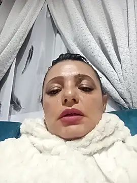 Emily0215 online show from February 5, 11:44 pm