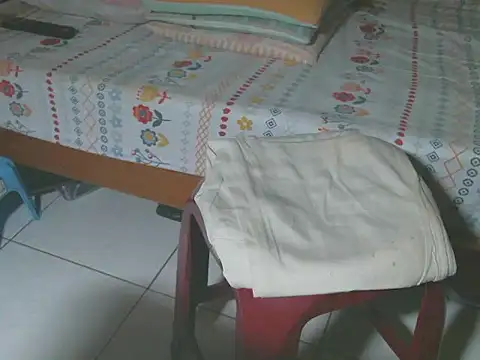 Snapshot of triangle0623 chatting on October 3, 10:39 am triangle0623 online show from October 3, 10:39 am