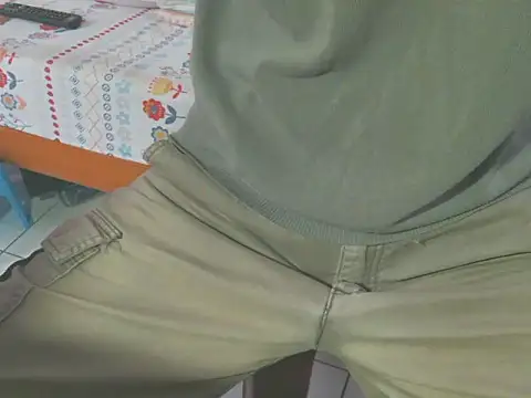 Snapshot of triangle0623 chatting on November 6, 8:07 am triangle0623 online show from November 6, 8:07 am