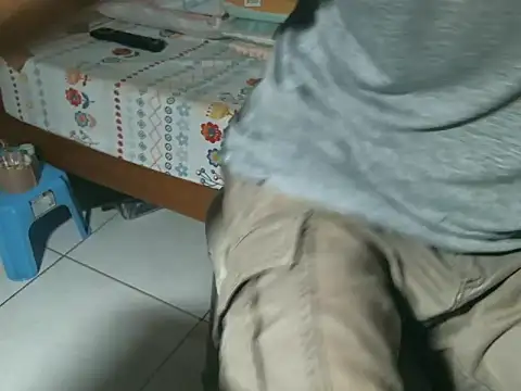 Snapshot of triangle0623 chatting on October 25, 9:41 am triangle0623 online show from October 25, 9:41 am