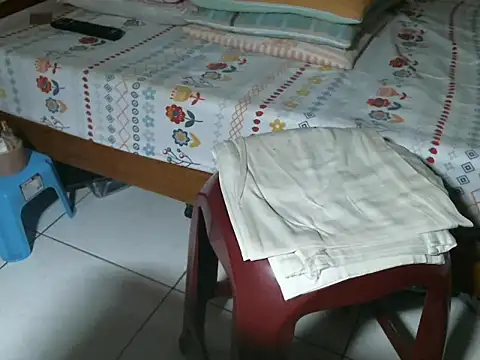 Snapshot of triangle0623 chatting on October 9, 10:27 am triangle0623 online show from October 9, 10:27 am