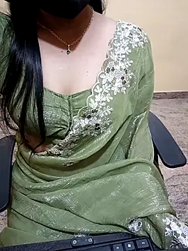 Snapshot of Nithya_05 chatting on October 15, 5:28 am Nithya 05 online show from October 15, 5:28 am