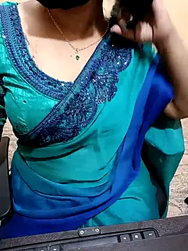 Snapshot of Nithya_05 chatting on November 17, 5:44 am Nithya 05 online show from November 17, 5:44 am