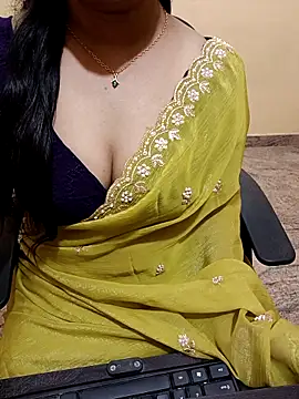 Snapshot of Nithya_05 chatting on October 13, 4:58 am Nithya 05 online show from October 13, 4:58 am