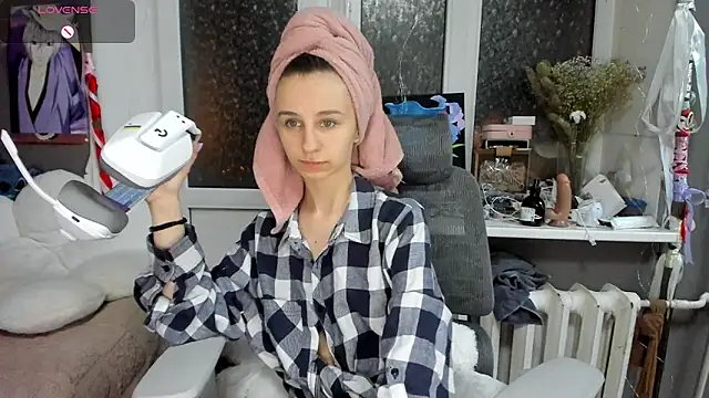  Nika Kik online show from April 7, 5:15 pm