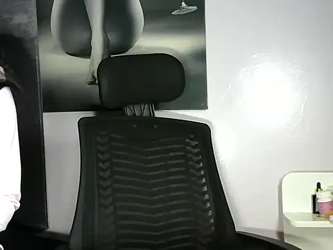 Snapshot of Petite_lexii chatting on December 1, 6:31 pm Petite lexii online show from December 1, 6:31 pm