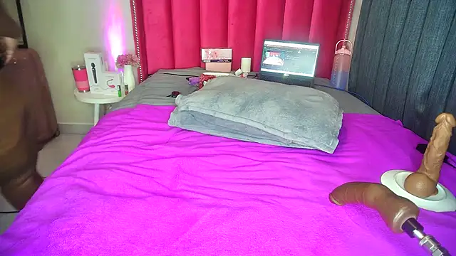 Snapshot of YummyThick_Yanaya chatting on June 30, 10:43 pm YummyThick Yanaya online show from June 30, 10:43 pm