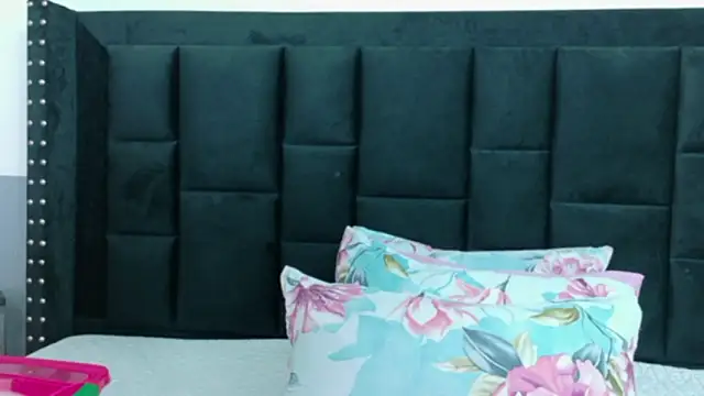 kinkyhousewifee online show from March 15, 11:50 am