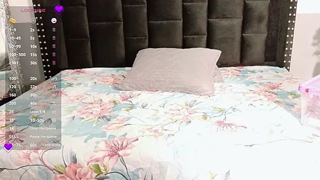 kinkyhousewifee online show from November 30, 7:25 pm