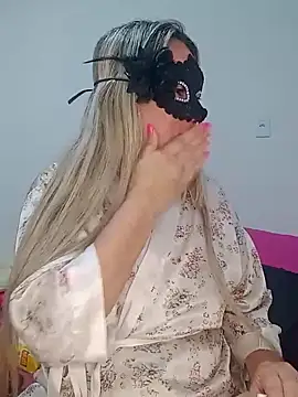 Snapshot of titiasexy chatting on November 7, 3:11 am titiasexy online show from November 7, 3:11 am