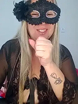 Snapshot of titiasexy chatting on November 11, 5:30 pm titiasexy online show from November 11, 5:30 pm