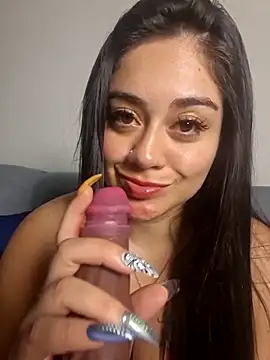 nahomi sweett online show from March 15, 3:35 am