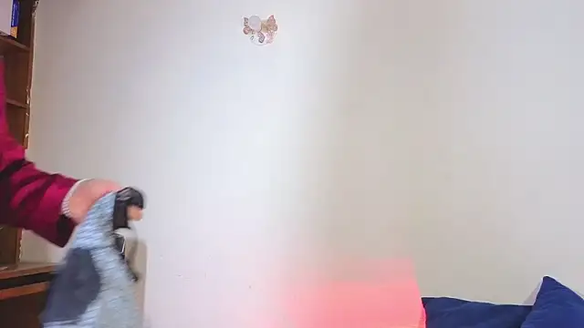 nahomi sweett online show from April 1, 9:32 am