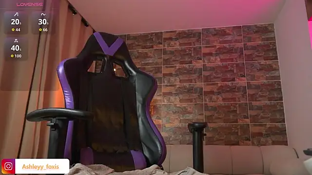 Snapshot of Ashleey_Fox chatting on November 7, 5:01 am Ashleey Fox online show from November 7, 5:01 am